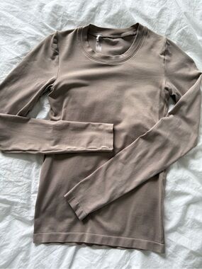 Aritzia smooth seamless willow hip taupe longsleeve